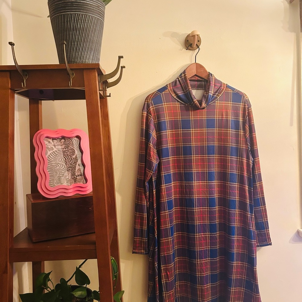 Vintage Plaid Turtleneck Midi Dress – Retro Fall Statement